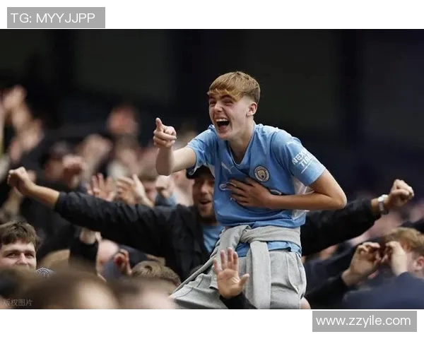 球迷感动跪地抱足球明星展现热爱与崇拜的温情瞬间